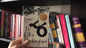Scriitoarea americană harper lee îşi va publica al doilea roman, la peste 50 de ani de la lansarea volumului să ucizi o pasăre cântătoare/ to kill a mockingbird, a anunţat, marţi, editorul autoarei, transmite reuters, citat de mediafax. SÄƒ Ucizi O PasÄƒre CantÄƒtoare De Harper Lee O Carte In Loc De O SutÄƒ De LecÈ›ii De ToleranÈ›Äƒ Stagiu Diez