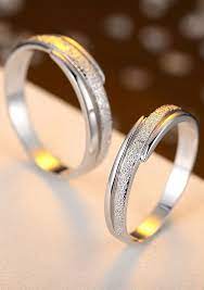 Matching Couple Promise Rings With Hammered Center Cincin Perkawinan Cincin Tunangan Liontin