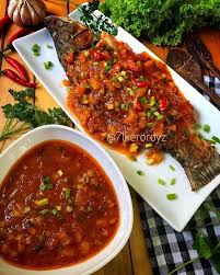 Guna minyak baki goreng ikan siakap tadi dalam satu senduk makan.masukkan bahan tumis ikan siakap kecuali cili dan nenas.tumis hingga naik bau dan masukkan 1 senduk bahan kisar. Resepi Ikan Siakap 3 Rasa Special Pawtaste Com