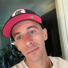 Now that billboard is worth a million views! If you haven't tried the  Chicken & Bacon Waffledoodle™, you are missing out! Made with authentic  Belgian waffles, you're gonna love it. 🥰🧇❤️ #mrhero #