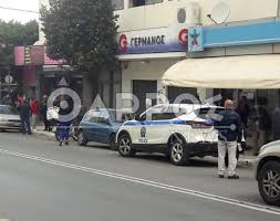 Βενιζέλου στην κυπαρισσία και μετά από λεκτική διένεξη έφυγε από το κατάστημα και επέστρεψε κρατώντας ένα όπλο (πληροφορίες κάνουν λόγο για περίστροφο) και στόχευσε κατά του 37χρονου. H3vkx49 D2fmnm