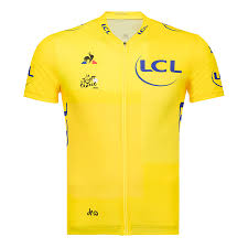 Cette tunique, distinguant le leader du classement général, a pris la couleur de celle des pages du journal l'auto. Maillot Jaune Tour De France So Chic