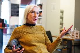 Politikk, penger og doping er noe av det den tidligere vaktsjefen på nrk sporten skal følge med på i sin nye rolle. Karen Marie Ellefsen 70 Ma Slutte I Nrk Haper Noen Har Bruk For Meg