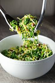 Salade De Kale Et Chou De Bruxelles Bien Manger Salade De Chou Et Nourriture