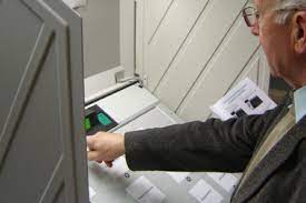 Le vote par correspondance apparaît comme particulièrement vulnérable. Faut Il Restreindre Le Vote Electronique Et Les Machines A Voter En France