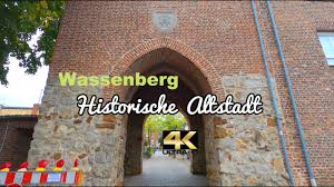 It is situated near the border with the netherlands, on. 4k Wassenberg Historischer Ortskern Gartenpark Rosstor Wehrturm Bergfried Gondelweiher Stadttor Youtube
