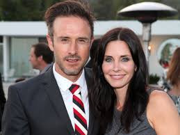 Allison brie, marley shelton, adam brody, neve campbell, courtney cox, david arquette and anthony anderson in wes craven's scream 4. Courteney Cox David Arquette Finalise Divorce Gulfnews Gulf News