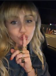 When my peers are having these experiences and accepting themselves because of. Miley Ray Cyrus On Twitter Icons Only Hannahmontana