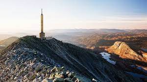 Gaustatoppen (1883 m.o.h) er kåret til toppen med flottest utsikt i landet. Gaustatoppen Hardangervidda