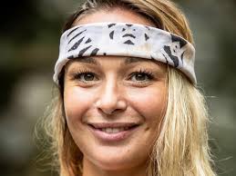 Pour coller au mieux à la date du premier épisode diffusé sur tf1, le 4 août 2001 de cette édition alors. Tnl0rxr7qbbuhm