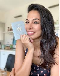 Moran Atias כל פעם שהייתי מבקרת בארץ הייתי שומעת את הקלישאה הנפוצה : ״אין  כמו בבית״. אבל כל הצלחה בחו״ל גרמה לי לחשוב אחרת. הגשמתי חלומות שלא היו לי  וזה תמיד קרה