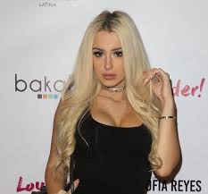 Pin By N On Loml Tana Tana Mongeau Blonde Hair Looks Tana Mongeau And Bella