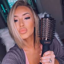 I AM IN LOVE WITH THE LE VOLUME 😍 I will never use a traditional hair  drier again. I was able to dry and style my hair in less than 10 minutes