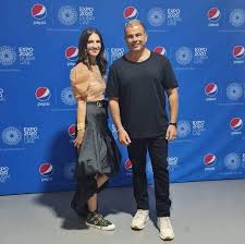 يجتمع النجمان عمرو دياب ومحمد حماقي سويا في إحياء حفل غنائي في السعودية ضمن حفلات موسم الرياض المقام برعاية الهيئة للعامة للترفيه. ØµÙˆØ± Ø¹Ù…Ø±Ùˆ Ø¯ÙŠØ§Ø¨ ÙŠØ´Ø¹Ù„ Ù…Ø³Ø±Ø­ Ø§Ù„ÙŠÙˆØ¨ÙŠÙ„ ÙÙŠ Ø¥ÙƒØ³Ø¨Ùˆ Ø¯Ø¨ÙŠ 2020