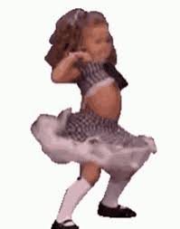 Banho de sol na menina na segunda gestação, ela aproveitou para absorver um pouco de vitamina d; Menina Dancando Garota Gif Meninadancando Garota Dance Discover Share Gifs