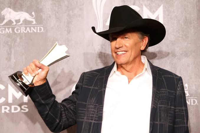 George Strait wins entertainer of year at ACM Awards - The Boston Globe