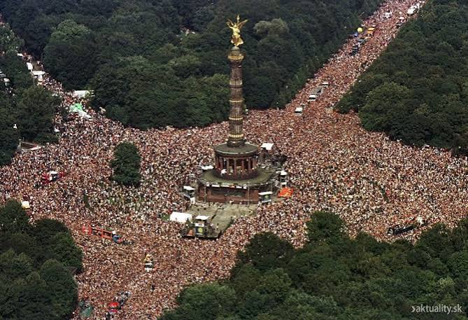 Berlin Love Parade returns with its successor "train of love" - Decoded Magazine