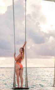 Madelyn cline in the Maldives : rMadelynCline