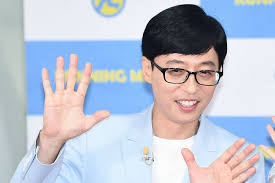 Yoohyuk performing his ever famous grasshopper dance!copyright infringement not intended. Seoul High Court Rules In Favor Of Yoo Jae Suk In Lawsuit Against Former Agency Soompi