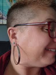 Love these little white rhinestone studs 😍