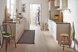 Auch in diese küchen lassen sich auf engsten raum schon esstischvarianten mit abgeschrägten kanten integrieren. Kuchenformen So Findest Du Den Passenden Grundriss Ratgeber Diybook De