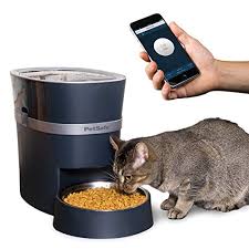 The silicone mat helps control mess and can be removed daily for easy cleaning. The 10 Best Smart Pet Feeders In 2021