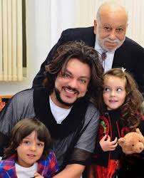 Биография, личная жизнь семья и фото. Bedros Kirkorov Imeninnik Nasyshennaya Muzykalnaya Karera I Lichnaya Zhizn Otca Pop Korolya Shou Biz Na Joinfo Com