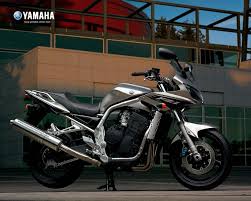 Yamaha's claim of 431 pounds wet for the r1 almost agrees with our scale, so its claim of 509 pounds for the fz should be pretty dang accurate. Fz1 Top Speed First Gear