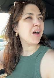 Amanda Cave's Instagram, Twitter & Facebook