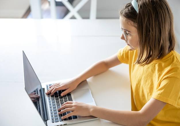 Page 3 | Kids laptop class Images - Free Download on Magnific (formerly  Freepik)