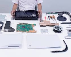 PlayStation 5 teardown components, generata con l'AI