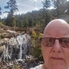 The Boss himself, Bruce Springsteen, arriving at the @usopen with his  daughter Jessica 🌟🎾 The Olympic equestrian and her rock icon dad made it  a true family affair