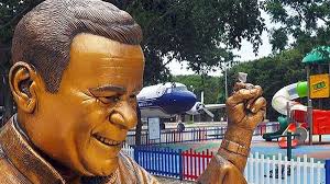Últimas noticias: Vándalos cortaron dos dedos a la escultura de Iván  Villazón en Valledupar