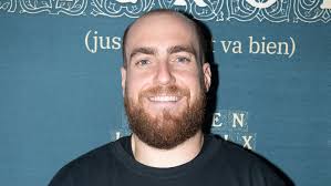 Phil Roy partage une adorable photo aux cÃ´tÃ©s de sa fiancÃ©e