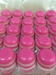 Campur semua bhn2 , kcau sebati n tapis,,,.bhgikn kpd 2 bhgn n warnakn. Kuali Mama Resepi Kuih Lapis 2cawan Tepung Beras Facebook