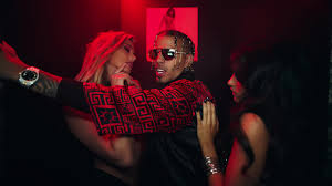 Para adultos maiores de 17 anos. Versace Black Red Jacket Outfit Of Rauw Alejandro In Reloj Feat Anuel Aa 2020