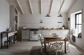 This beautiful dark green shaker kitchen epitomises sophistication. Allendale Dove Grey Shaker Style Kitchen Traditional Kitchen Other By Howdens Houzz
