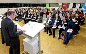 Stadt des rechts, der technologie, der kultur. Kit Intl Wissenschaftler Innen