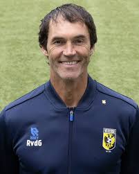 Raimond van der Gouw » Bilanz unter Schiedsrichter Bernie Raymond Blom