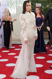 But sometimes one of the kardashians will step out without a drop of makeup, an occurrence almost as rare as unicorns. Kim Kardashian Returns To Red Carpet In Full Force People Com
