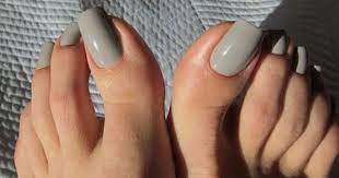 Перевод pies largas на русский. Unas Largas En Los Pies Pues Si Es La Nueva Tendencia De Belleza