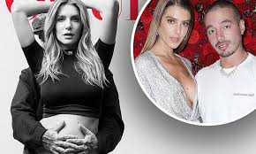 I love music, and i love to be able to go with him, she said. J Balvin And Girlfriend Valentina Ferrer Announce They Are Expecting Their First Child Together Daily Mail Online