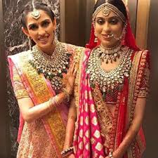 Nita ambani's dance performance on shubarambh from the do soon went viral. Shloka Mehta Snapped During A Wedding In Pics Meet Akash Ambani S Rumored Fiancee To Be Shloka Mehta Business Photo Gallery India Com Photogallery
