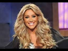 جرأة زائدة عند مايا دياب وإطلالة من دون ببرنامج صولا Long Hair Styles Hair Styles Beauty