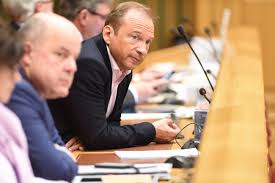 Sådan fortæller forfatter, knud romer, før han gennemgår sit eget forhold til lykken i livet. Parlament Debatte Um Erklarung Zur Lage Der Nation Klare Fronten Aber Kaum Neues Tageblatt Lu Tageblatt Lu