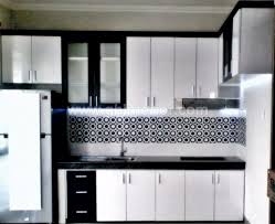 Anda bisa membandingkan dengan harga kitchen set dari jasa pembuatan kitchen set lainnya. Kitchen Set Yogyakarta