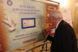 Este greu de spus dacă regimurile comuniste ar fi putut fi salvate de la colaps, însă merită. Romfilatelia O Lume Intr Un Timbru 30 De Ani De La PrÄƒbusirea Comunismului In Europa De Est Rolul DiplomaÈ›iei Culturale In Dezamorsarea Conflictelor IngheÈ›ate
