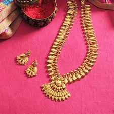 These gold necklaces are usually made in 22 karat gold. 22 Trendy Gold Necklace Set Designs South India Jewels