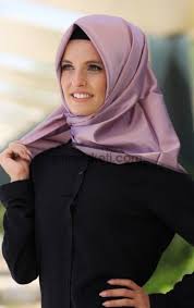 14 50 Tl Tafta Kare Sal Esarp Lila 100x100 Cm Olculerinde Kaliteli Ipek Gorunumlu Tafta Kare Sal Esarp 100 Kaliteli Polyester Kumasdan Ur Esarp Sal Model