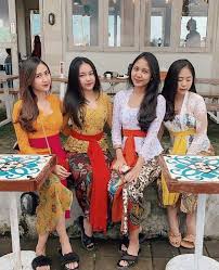 Lihat juga resep cekcek kulit sapi balado enak lainnya. 200 Indonesia Girl Traditional Kebaya Balinese Ideas In 2021 Kebaya Kebaya Bali Bali Girls